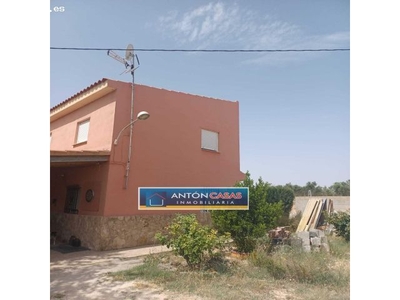 CAMPO PINOSO / 3 HABTS / 2 BAÑOS / PÉRGOLA