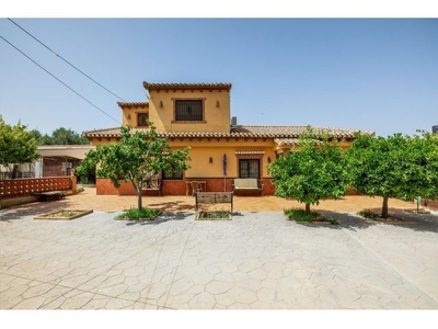 CASA CON PISCINA Y BARCACOA--OGÍJARES-GRANADA