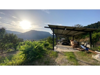 Casa reformada con terreno en la montaña