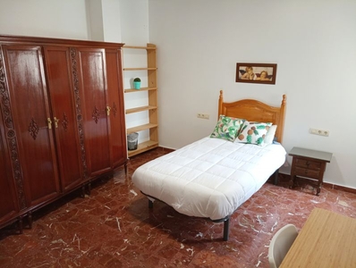 Habitaciones en C/ Párraga, Granada Capital por 370€ al mes