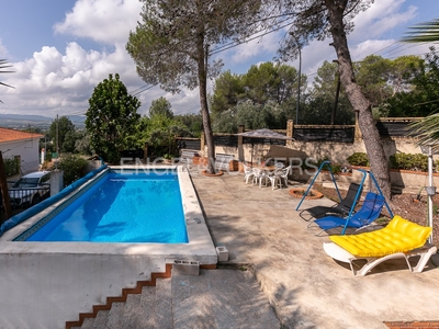 Propiedad con piscina y vistas en Carcaixent