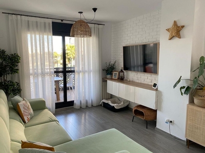 Venta de piso en Alicante Golf de 3 habitaciones con terraza y piscina