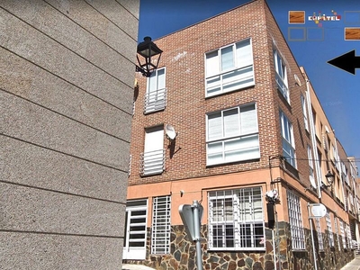 Venta de piso en calle La Paz de 3 habitaciones con garaje y balcón