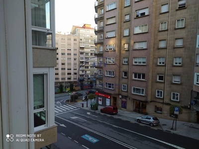 Venta de piso en Praza España - Casablanca de 3 habitaciones con garaje y muebles