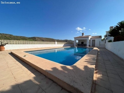 Villa con piscina privada y cuatro dormitorios en Benissa, Canor.