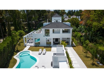 Villa de lujo de 5 dormitorios en el Valle del Golf. Marbella