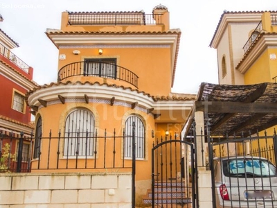 Villa independiente a la venta en Urbanización La Herrada (Los Montesinos,