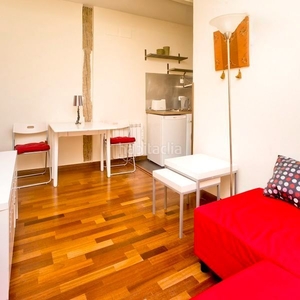 Alquiler apartamento heart of malasaña acogedor, tranquilo y soleado apartamento, acogedor apartamento en excelente ubicación en el centro . ¡podrás visitar todo a pie! en Madrid