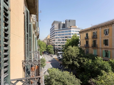 Piso de dos dormitorios reformado en venta en el eixample derecho, en Barcelona