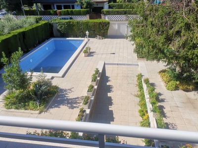 Venta de casa con piscina y terraza en Alpicat