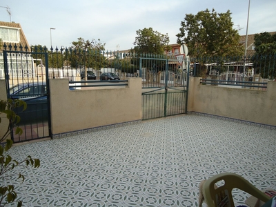 Venta de casa con terraza en Los Alcázares