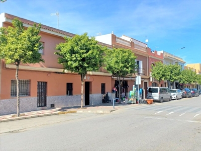 Venta de piso con terraza en El Cuervo de Sevilla