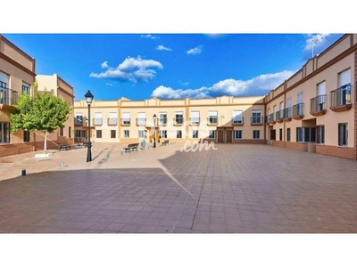 Casa adosada en venta en Calle del Reino Unido