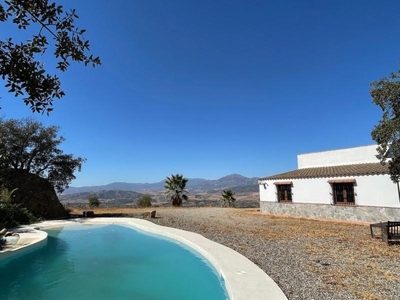 Casa con terreno en Alora