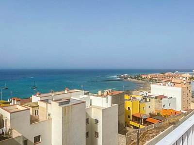 PISO RECIÉN REFORMADO CON VISTAS AL MAR Y TERRAZA DE 14M² EN LOS CRISTIANOS Venta Los Cristianos Palm Mar