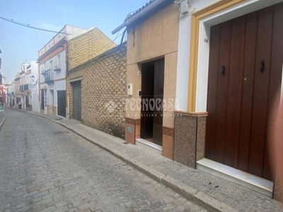 Venta Casa adosada en C. San Sebastián 4 Fuentes de Andalucía. Muy buen estado 700 m²