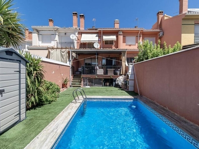 Venta Casa adosada en Calle de Ibiza Ogíjares. Con terraza 228 m²