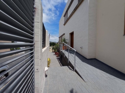 Venta Chalet en Calle Juan Yanes Perdomo Santa Cruz de Tenerife. Buen estado con terraza 330 m²