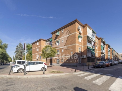 Venta Piso Alcalá de Henares. Piso de tres habitaciones Buen estado segunda planta con terraza
