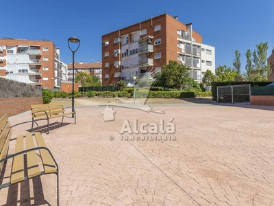 Venta Piso Alcalá de Henares. Piso de tres habitaciones Buen estado tercera planta con terraza