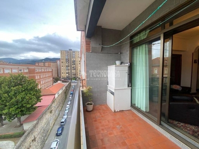 Venta Piso Bilbao. Piso de tres habitaciones Sexta planta plaza de aparcamiento con balcón calefacción individual