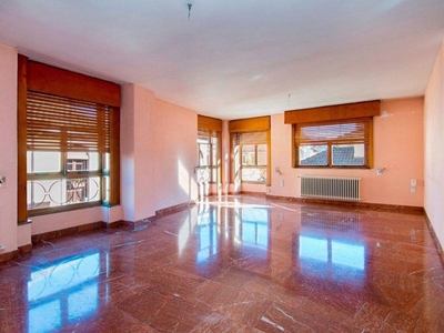 Venta Piso en puentezuelas. Granada. Con balcón