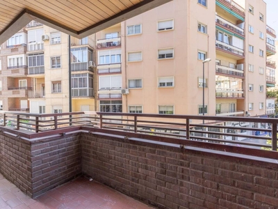 Venta Piso Granada. Piso de cuatro habitaciones Primera planta con terraza