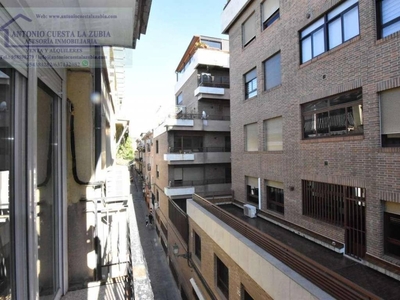 Venta Piso Granada. Piso de tres habitaciones