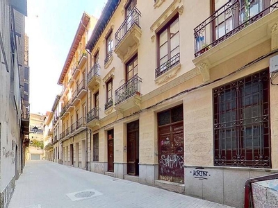 Venta Piso Granada. Planta baja con balcón