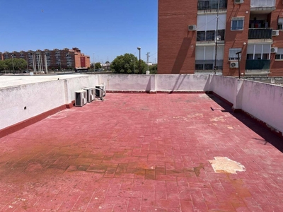 Venta Piso Sevilla. Piso de tres habitaciones en Calle Costa Y Llobera. A reformar primera planta con terraza