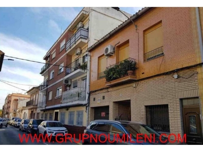 Venta Piso Torrent (València). Piso de tres habitaciones en Calle CAMPOAMOR. A reformar tercera planta con balcón