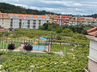 Alquiler Piso en Calle Espineiro 24. Sanxenxo. Buen estado cuarta planta plaza de aparcamiento con balcón