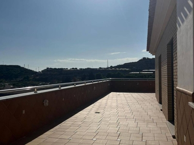 Alquiler Piso Motril. Piso de tres habitaciones Cuarta planta con terraza