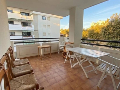 Alquiler Piso Torremolinos. Piso de tres habitaciones Segunda planta con terraza