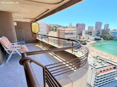 Apartamento con impresionantes vistas al mar en primera línea de la Playa Levante en Benidorm