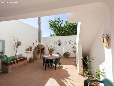 Magnifica casa con garaje y patio en Mahón