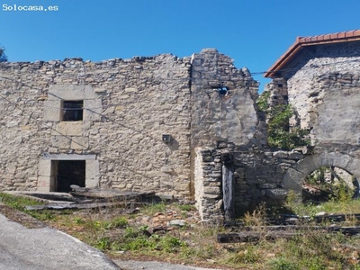 Terreno de 1000 metros con casa de piedra quemada