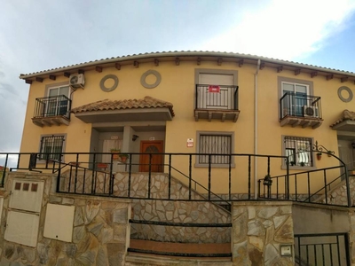 Venta Casa adosada en Avenida Valencia Paracuellos de Jiloca. Buen estado con terraza 162 m²