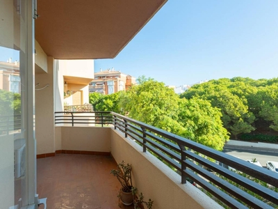 Venta Piso Estepona. Piso de tres habitaciones Cuarta planta con terraza