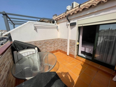 Venta Piso Fuengirola. Piso de tres habitaciones en Real. Con terraza