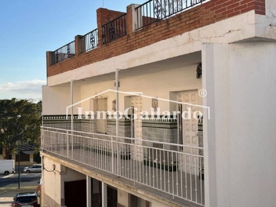 Venta Piso Málaga. Piso de tres habitaciones en Calle MARI PEPA ESTRADA SEGALERVA. A reformar primera planta con terraza
