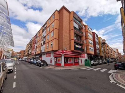 Venta Piso Valladolid. Piso de tres habitaciones en Calle SAN LAZARO 26. Cuarta planta con balcón