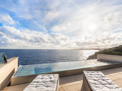 Villa moderna en primera linea del mar en Porto Cristo