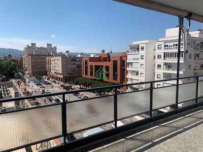 Alquiler de piso en avenida De la Libertad de 4 habitaciones con terraza y aire acondicionado