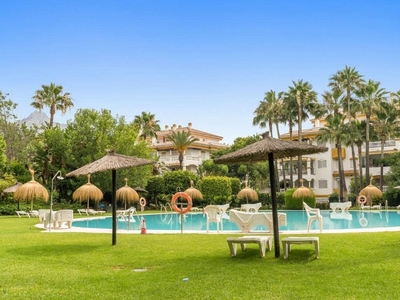 Apartamento en venta en La Dama de Noche - La Alzambra, Marbella, Málaga