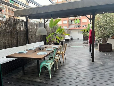 Piso en alquiler en La Dreta de l'Eixample de 4 habitaciones con terraza y muebles