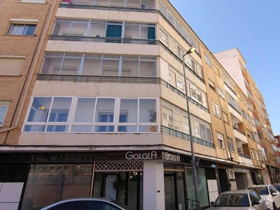 Piso en venta en calle Rafael Gil de 3 habitaciones con terraza y calefacción
