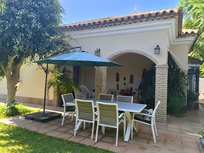 Venta de casa con piscina y terraza en Chiclana de la Frontera, Molino Viejo