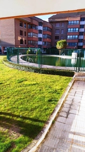 Venta de piso con piscina y terraza en Villarcayo
