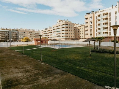 Venta de piso en calle Calatayud de 3 habitaciones con terraza y piscina